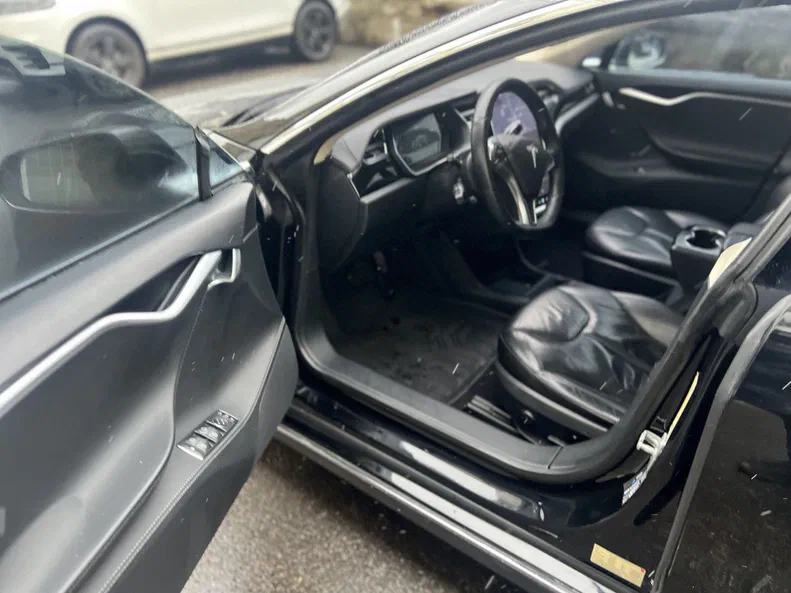 Tesla Model S 2014 - 17