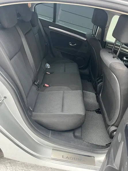 Renault Laguna 2010 - 13