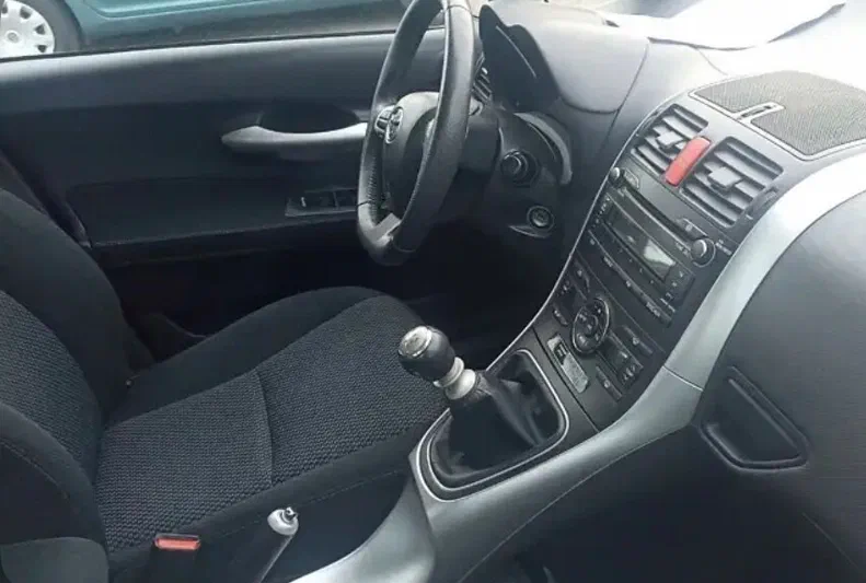 Toyota Auris 2010 - 5