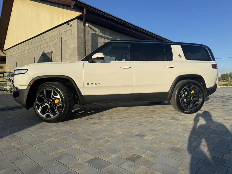 Rivian R1S 2024