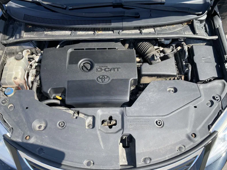 Toyota Avensis 2010 - 15