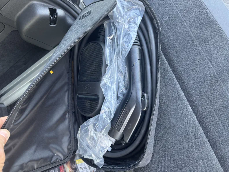 Rivian R1S 2024 - 12