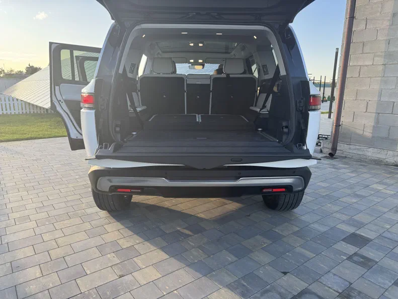 Rivian R1S 2024 - 10