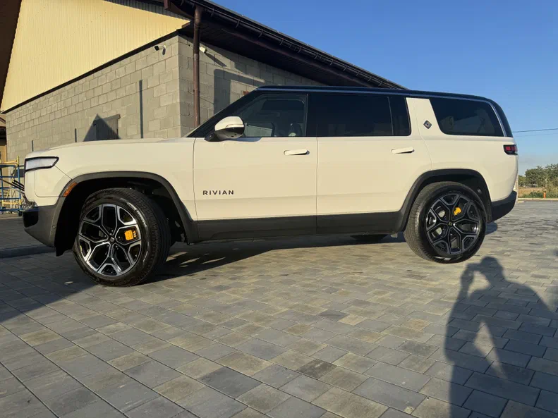 Rivian R1S 2024
