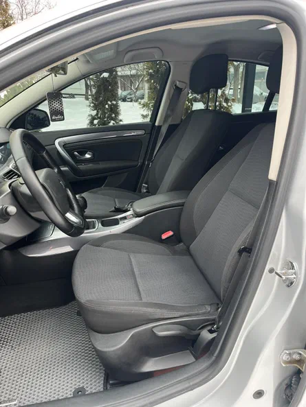 Renault Laguna 2010 - 11