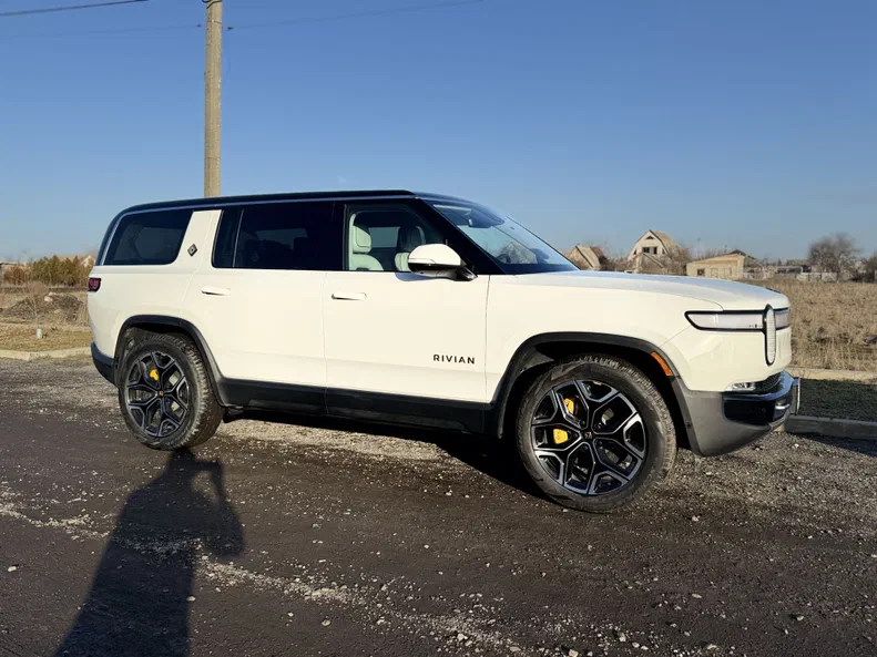 Rivian R1S 2024