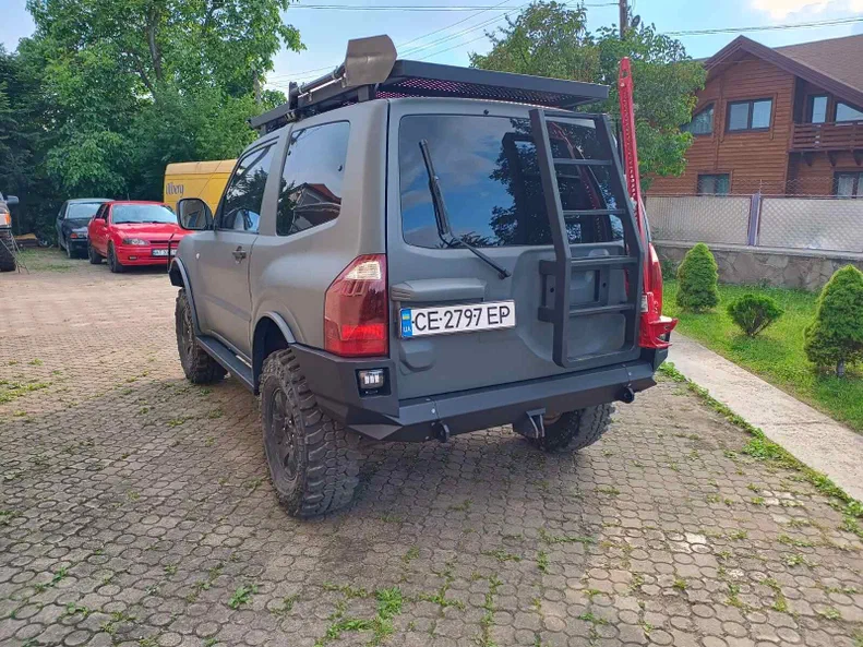 Mitsubishi Pajero 2002