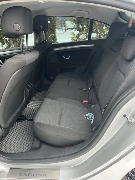 Renault Laguna 2010 - 7