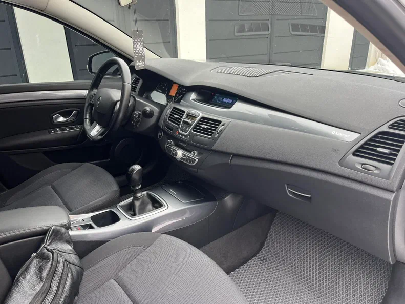 Renault Laguna 2010 - 8