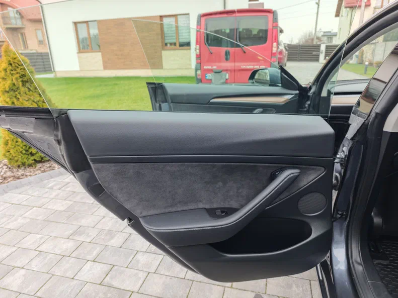 Tesla Model 3 2023 - 14