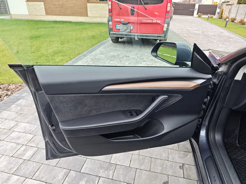 Tesla Model 3 2023 - 27