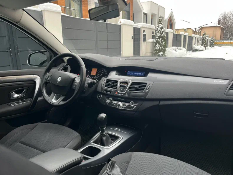 Renault Laguna 2010 - 5