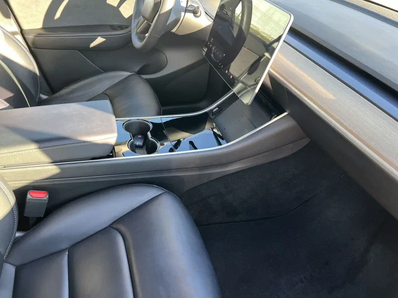 Tesla Model Y 2021 - 21