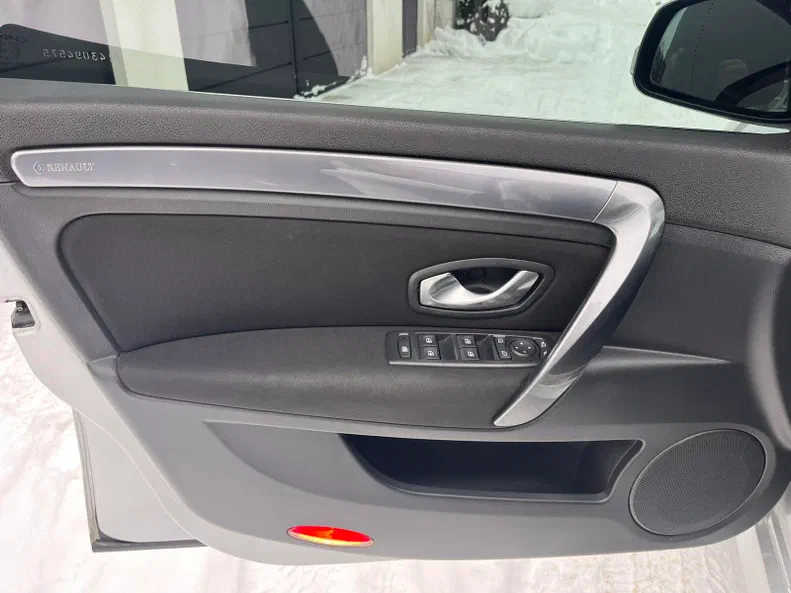 Renault Laguna 2010 - 9