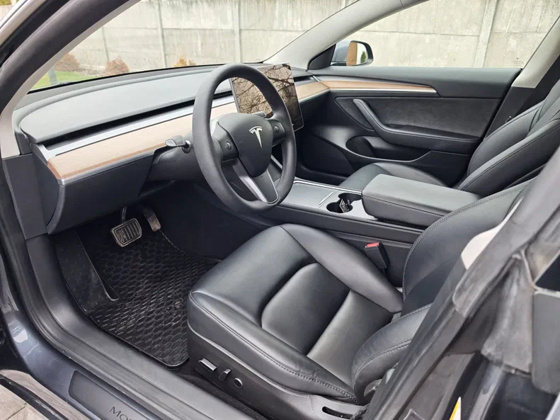 Tesla Model 3 2023 - 18