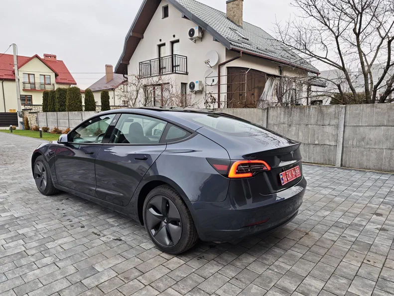 Tesla Model 3 2023 - 35