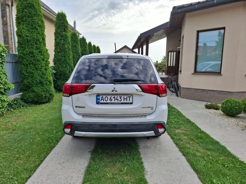 Mitsubishi Outlander 2016