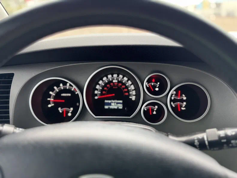 Toyota Sequoia 2011 - 11