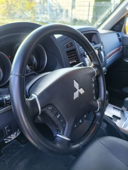 Mitsubishi Pajero 2012 - 7