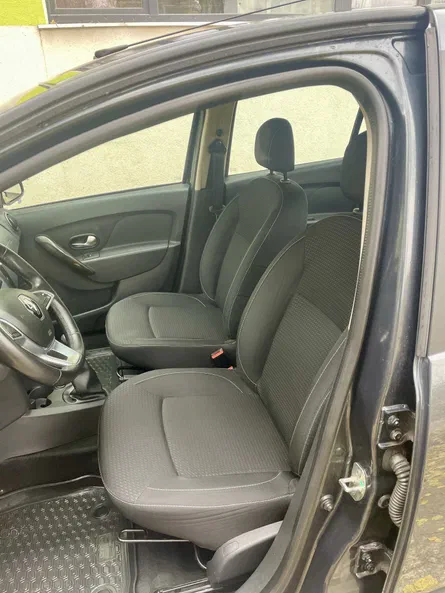 Renault Logan 2017 - 6