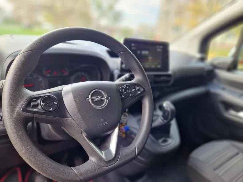 Opel Combo 2020 - 24