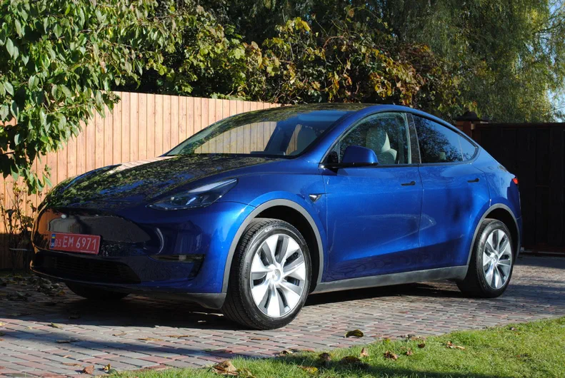 Tesla Model Y 2024