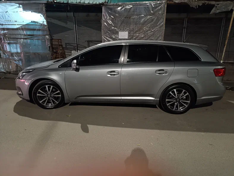 Toyota Avensis 2013