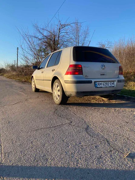 Volkswagen Golf 2000