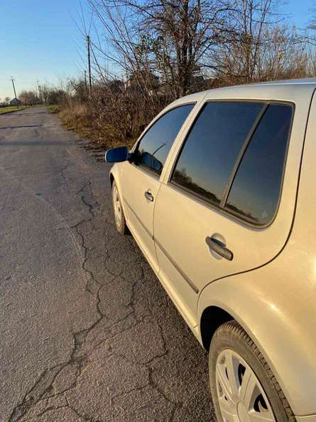 Volkswagen Golf 2000