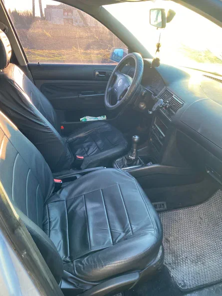 Volkswagen Golf 2000 - 5