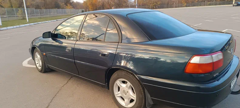 Opel Omega 2000