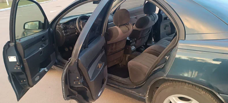 Opel Omega 2000 - 12