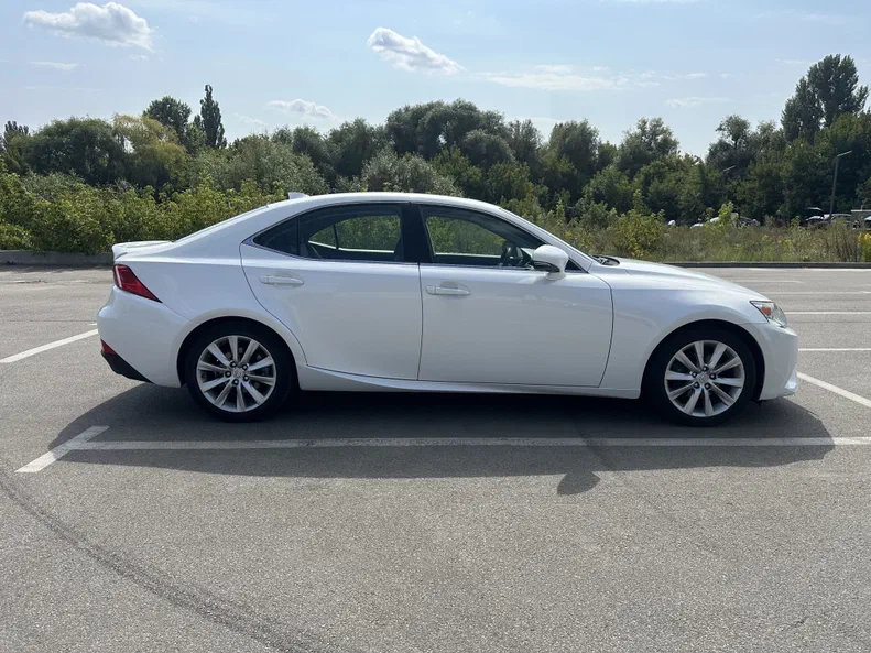 Lexus IS 2015 - 11
