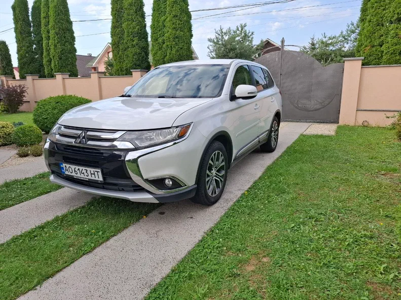 Mitsubishi Outlander 2016