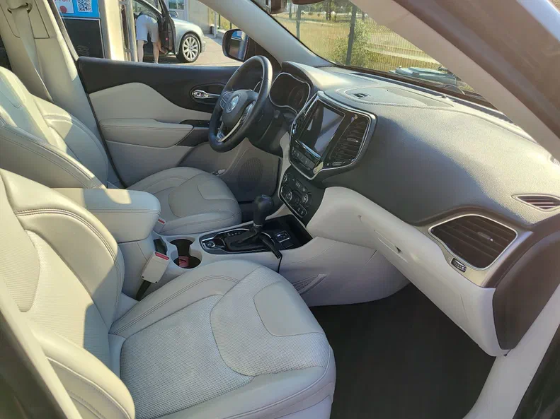 Jeep Cherokee 2019 - 14