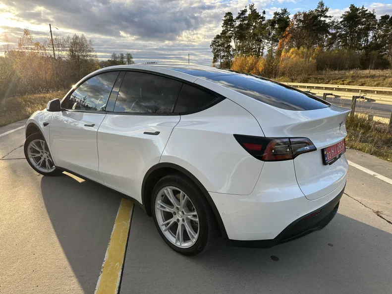 Tesla Model Y 2022 - 13