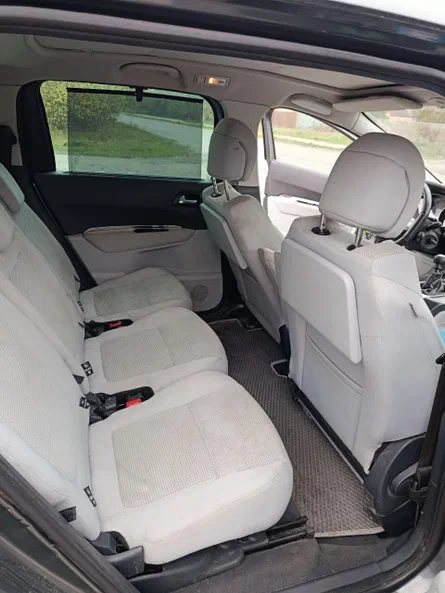 Peugeot 5008 2009 - 8