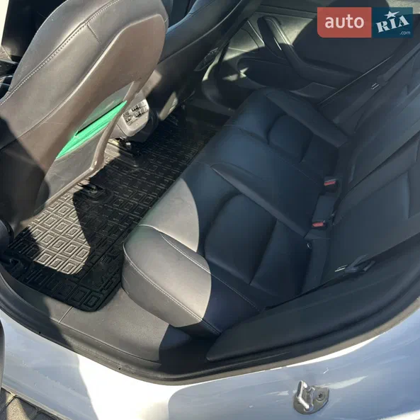 Tesla Model 3 2020 - 7