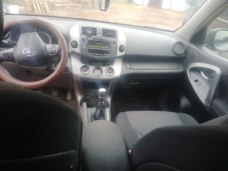 Toyota RAV4 2010 - 6