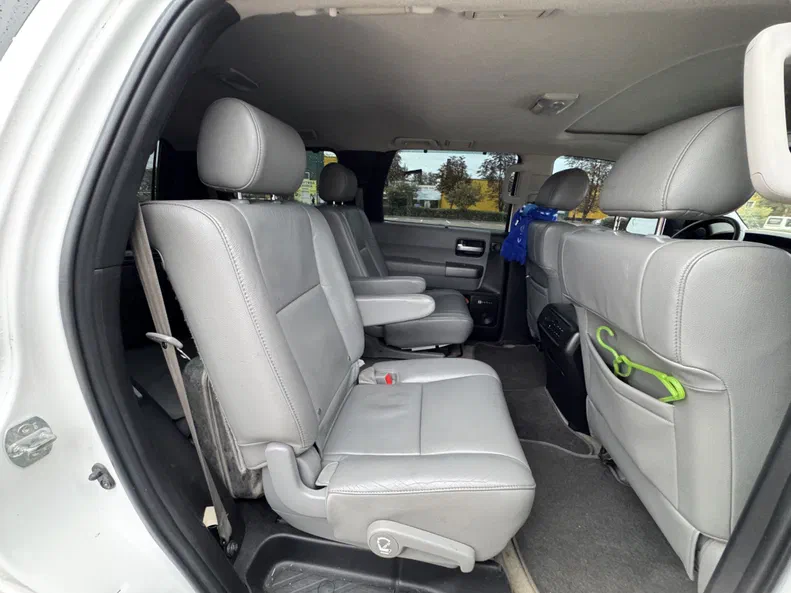 Toyota Sequoia 2011 - 5