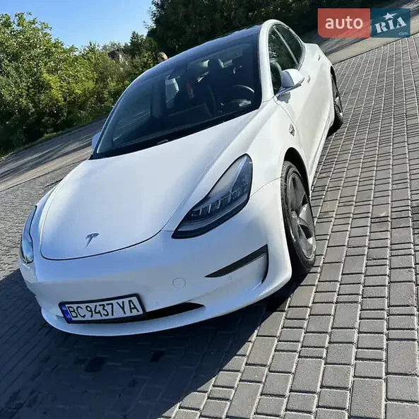 Tesla Model 3 2020
