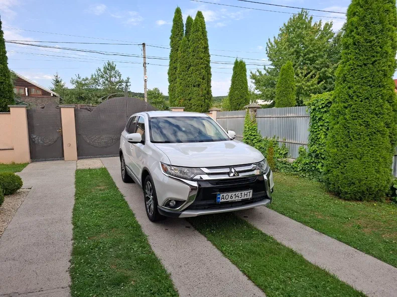 Mitsubishi Outlander 2016