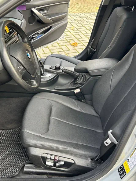 BMW 3 серія 2017 - 12