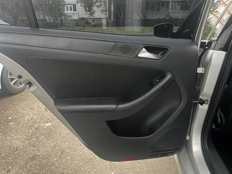 Volkswagen Jetta 2010 - 5