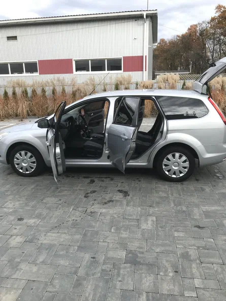 Ford Focus 2010 - 11