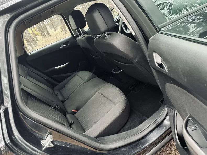 Opel Astra 2012 - 22