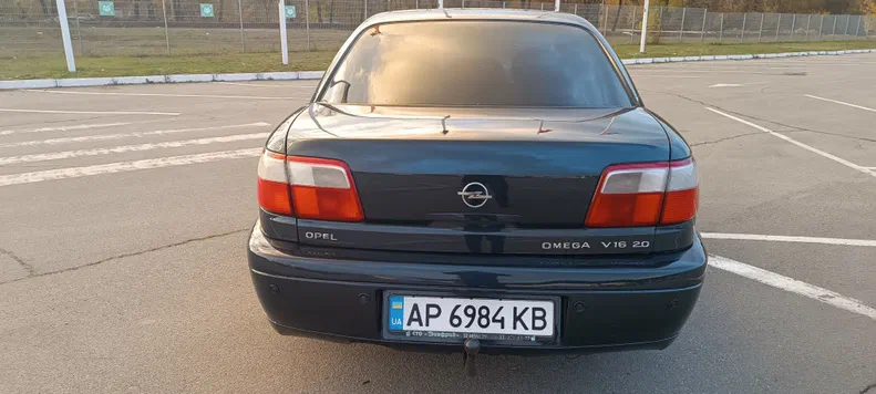 Opel Omega 2000