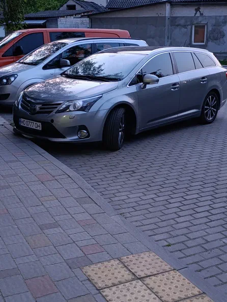 Toyota Avensis 2013 - 10