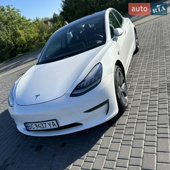Tesla Model 3 2020