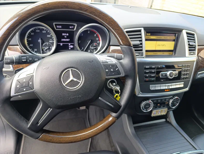 Mercedes-Benz M-Клас 2012 - 10